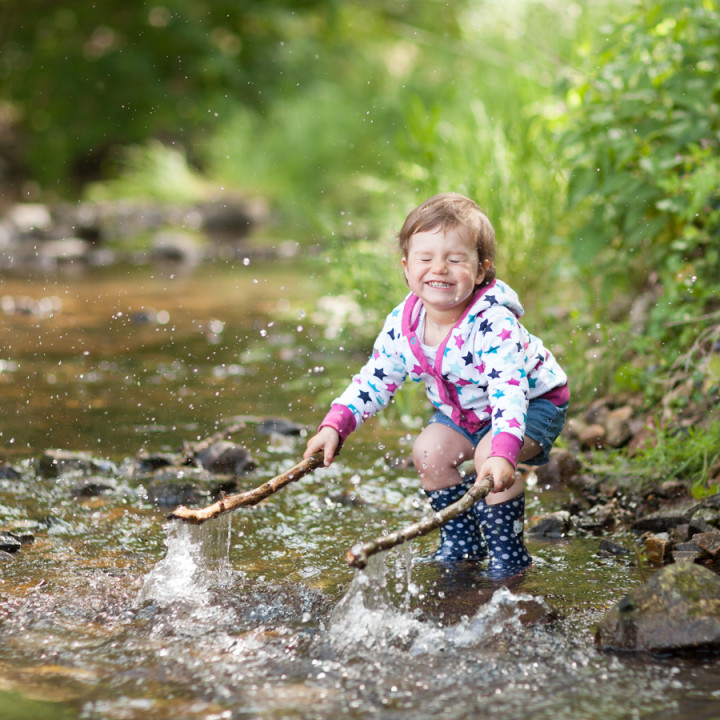 Ein herrlich nasses Kindershooting mit Ella!